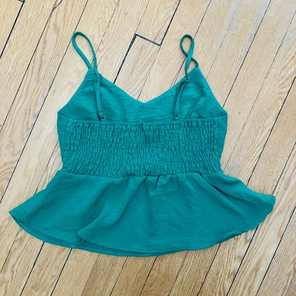 Green top - Picture 2 of 3